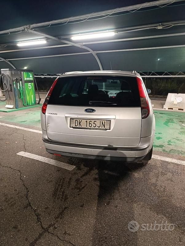 Usata Ford Focus Style 100 CV (73 kW) 2007 Grigio Station wagon