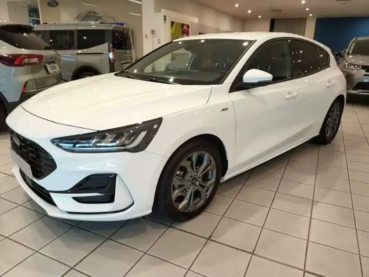 Nuova Ford Focus ST-Line 125 CV (91 kW) 2026 Frozen white  Berlina