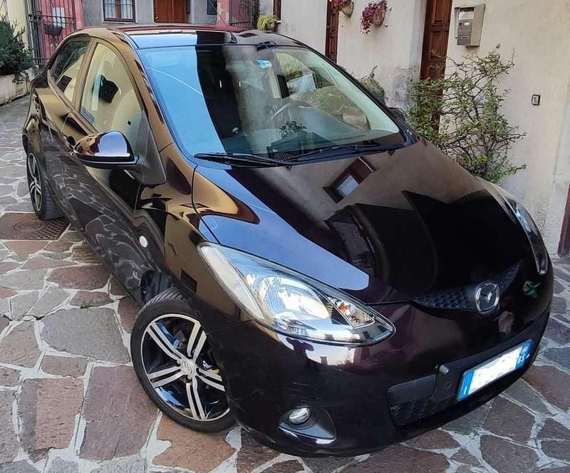 Usata Mazda 2 75 CV (55 kW) 2009 Marrone Utilitaria