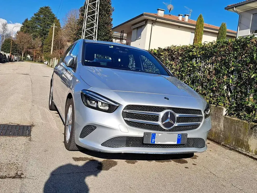 Usata Mercedes B180 Executive 116 CV (85 kW) 2020 Argento Utilitaria