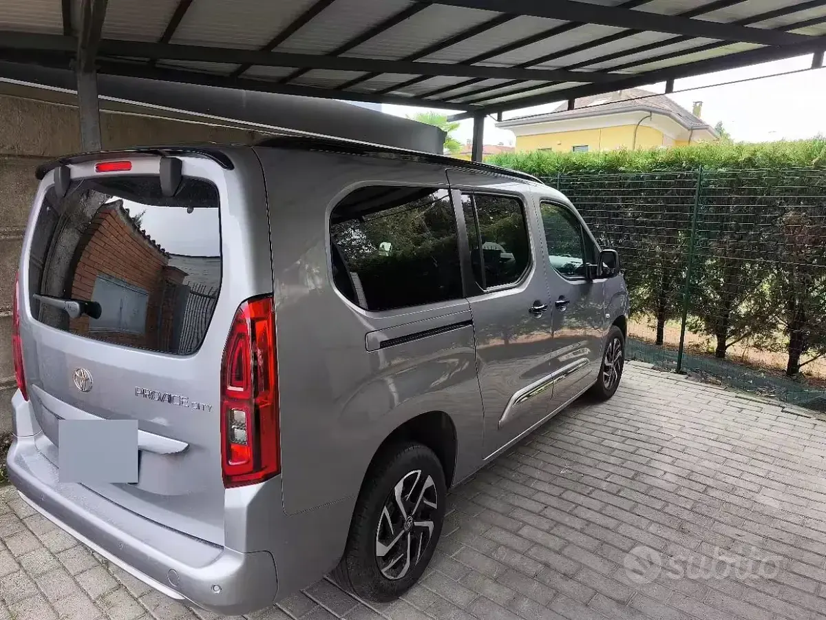 Usata Toyota Proace Verso City 131 CV (96 kW) 2025 Grigio Station wagon
