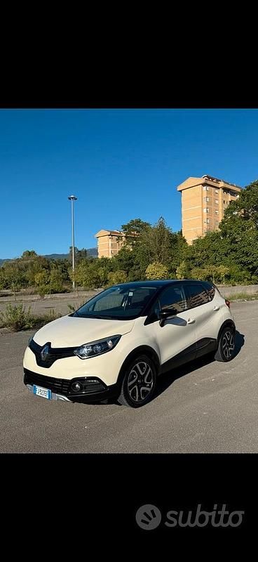 Usata Renault Captur 90 CV (66 kW) 2017 Giallo SUV