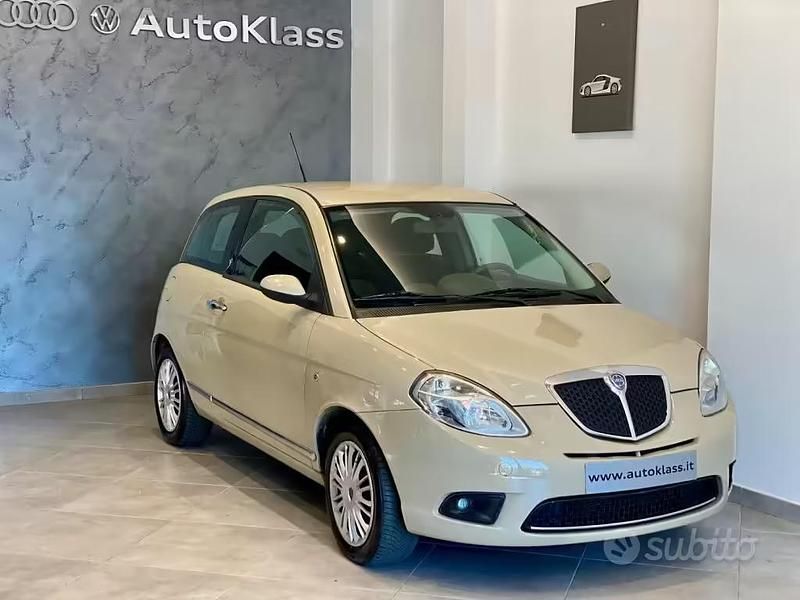 Usata Lancia Ypsilon 60 CV (44 kW) 2009 Beige Utilitaria