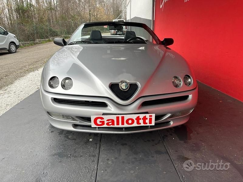 Usata Alfa Romeo Spider 155 CV (114 kW) 1999 Grigio metall Cabrio