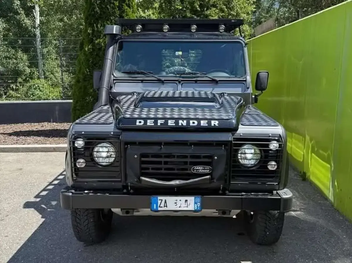 Usata Land Rover Defender Adventure 122 CV (89 kW) 2015 Corris grey metallic Station wagon