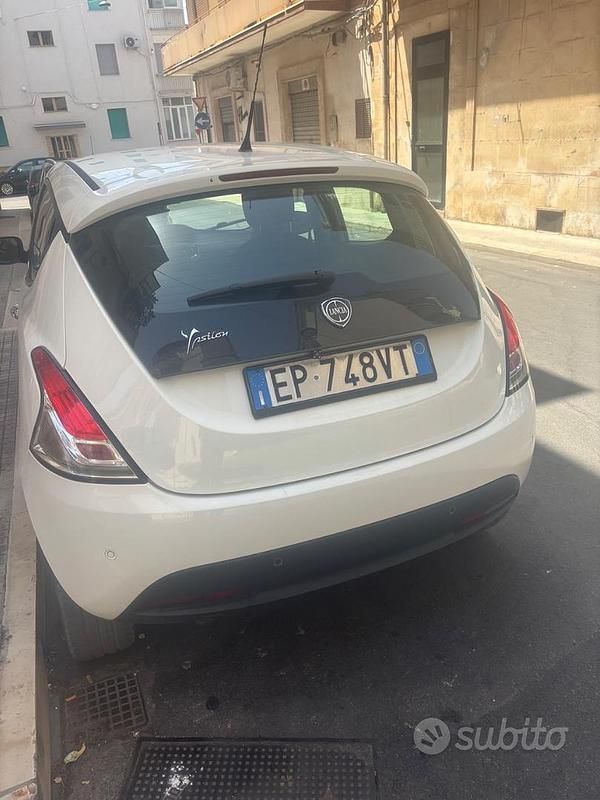 Bianco Usata 2013 Lancia Ypsilon Due volumi | 5000 € - Immagine 1/3