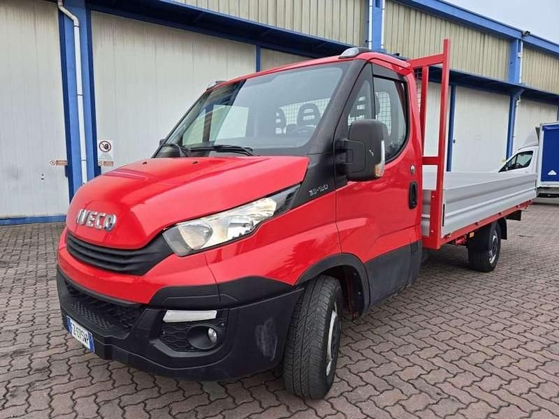 Usata Iveco 35.12 120 CV (88 kW) 2020 Rosso Furgone
