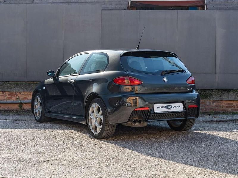 Usata Alfa Romeo 147 GTA 252 CV (185 kW) 2002 Nero Utilitaria
