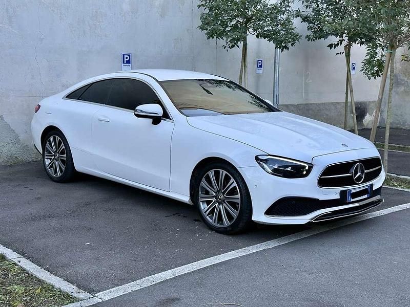 Bianco Usata 2021 Mercedes E200 Premium Coupé | 36.900 € (Buon prezzo) - Immagine 1/4