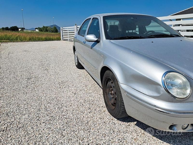 Usata Lancia Lybra 116 CV (85 kW) 2002 Grigio Berlina