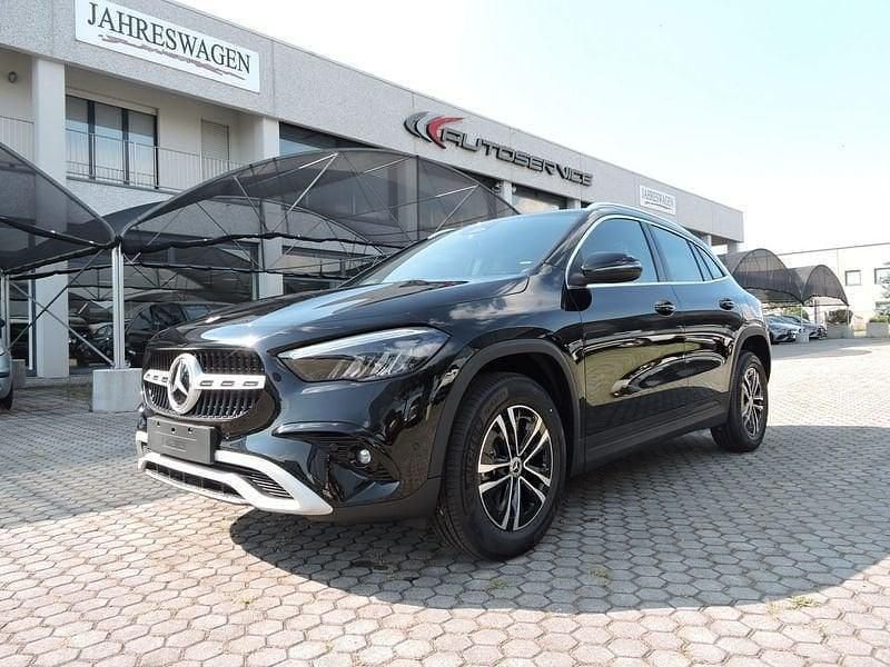 Nero Nuova 2025 Mercedes GLA180 Advanced SUV | 41.900 € (Buon prezzo) - Immagine 1/4