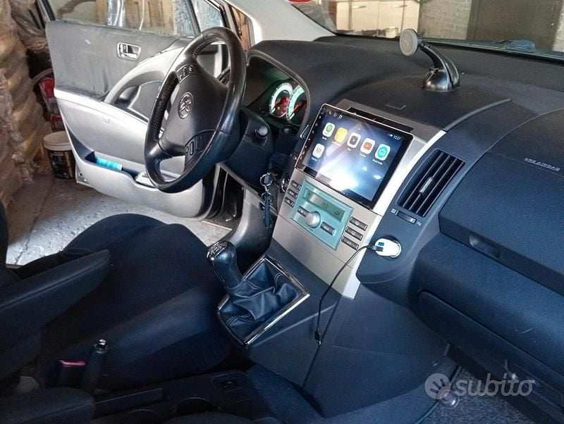 Nero Usata 2008 Toyota Corolla Verso Monovolume | 2500 € - Immagine 1/4