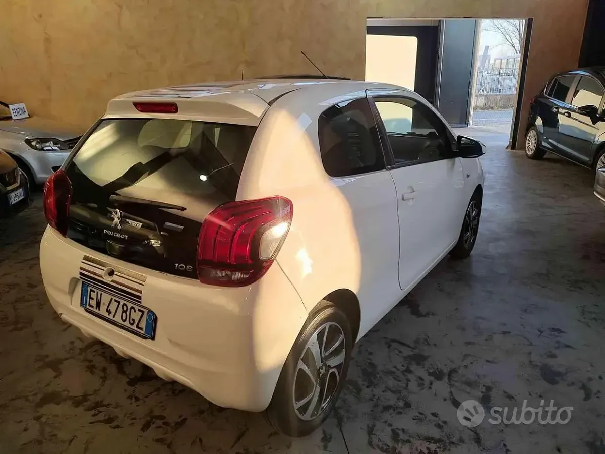 Usata Peugeot 108 Active 69 CV (50 kW) 2014 Bianco Utilitaria