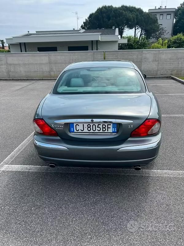 Usata Jaguar X-type 196 CV (144 kW) 2003 Grigio Berlina