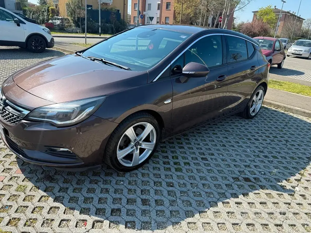 Usata Opel Astra 136 CV (100 kW) 2017 Marrone Berlina