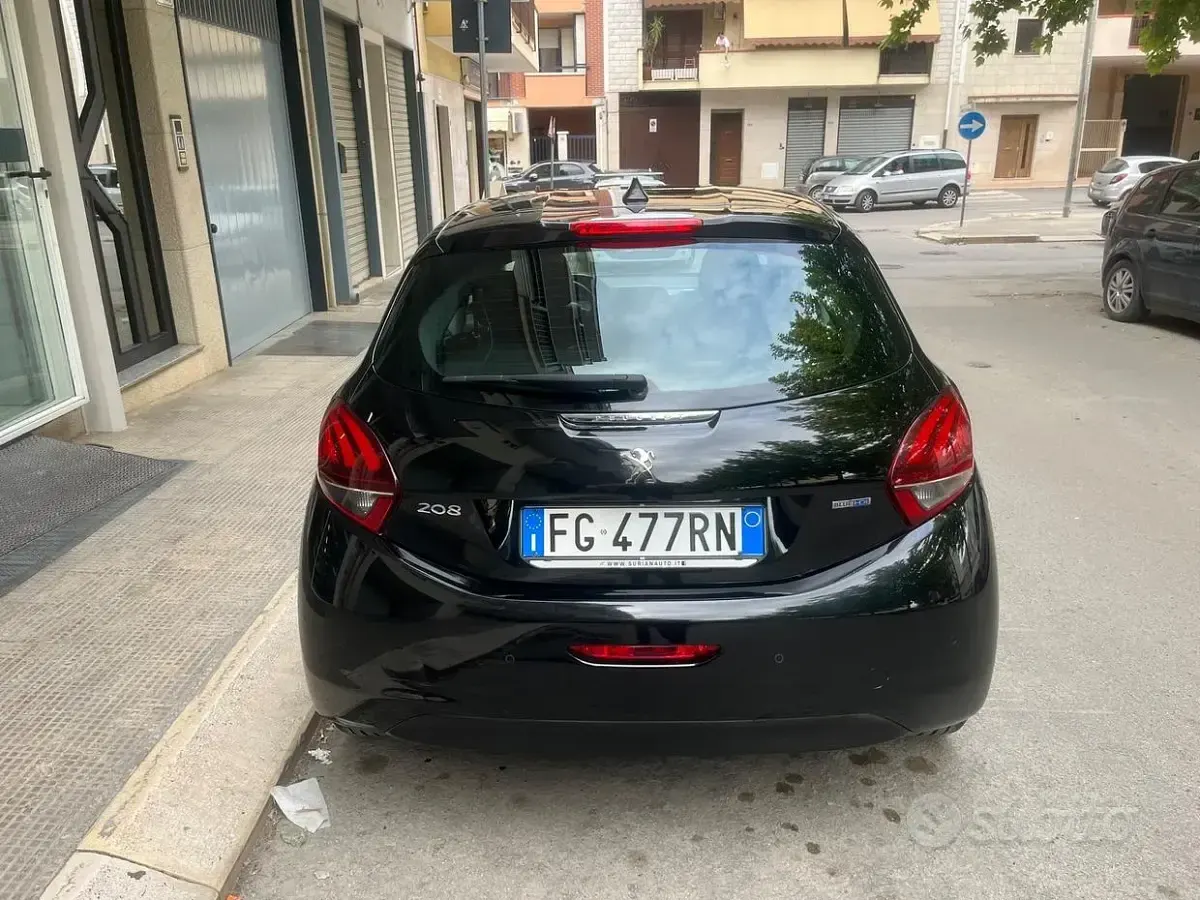 Usata Peugeot 208 Allure 75 CV (55 kW) 2016 Nero Utilitaria