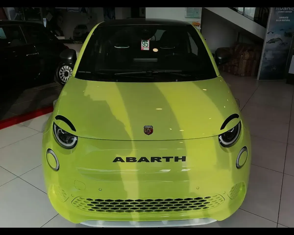 Usata Abarth 500e Turismo 47 kW (64 CV) 2023 Acid green Utilitaria