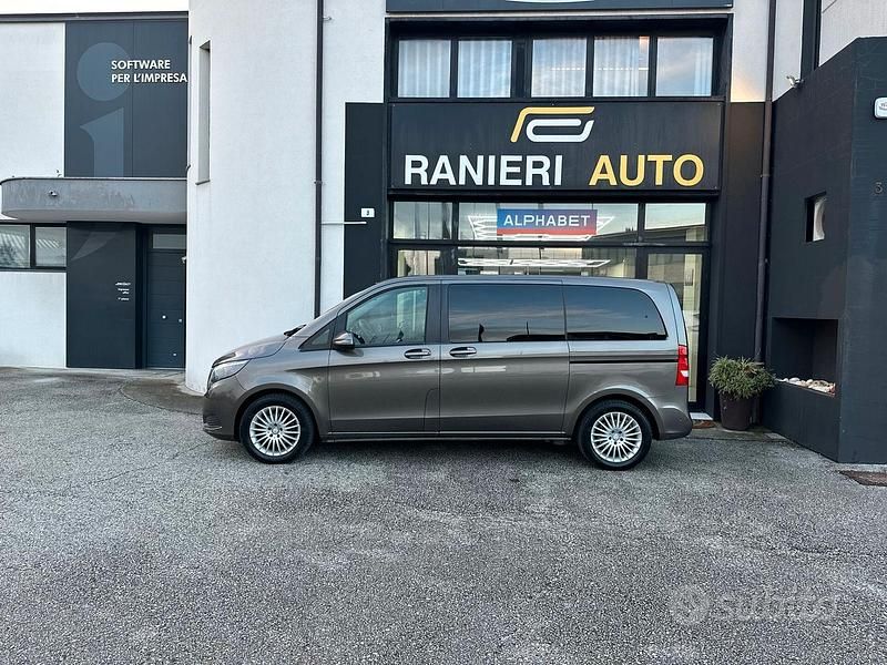Usata Mercedes V200 137 CV (100 kW) 2017 Grigio Monovolume