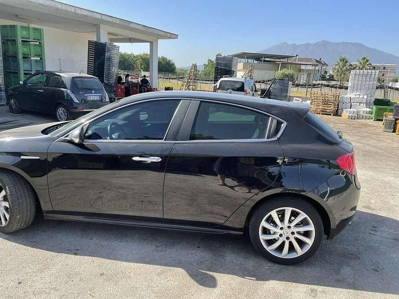 Usata 2015 Alfa Romeo Giulietta Exclusive Tre volumi | 5999 € (Buon prezzo) - Immagine 1/4