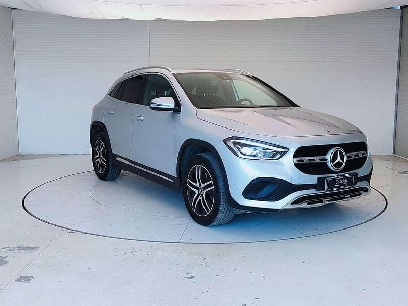 Usata Mercedes GLA200 150 CV (110 kW) 2023 Argento hightech SUV