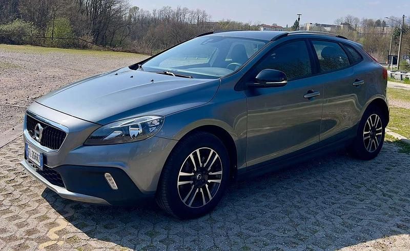 Usata Volvo V40 CC Pro 120 CV (88 kW) 2017 Grigio Station wagon