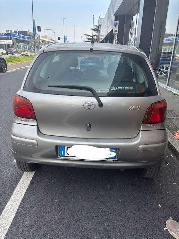Usata Toyota Yaris Sol 65 CV (47 kW) 2003 Grigio Utilitaria
