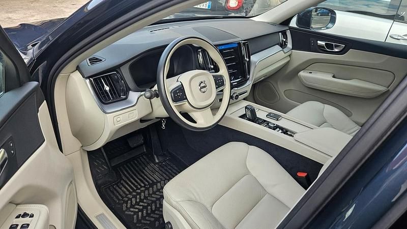 Usata Volvo XC60 Momentum 197 CV (144 kW) 2020 Blu SUV