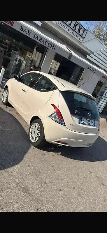 Usata Lancia Ypsilon Gold 95 CV (69 kW) 2016 Utilitaria