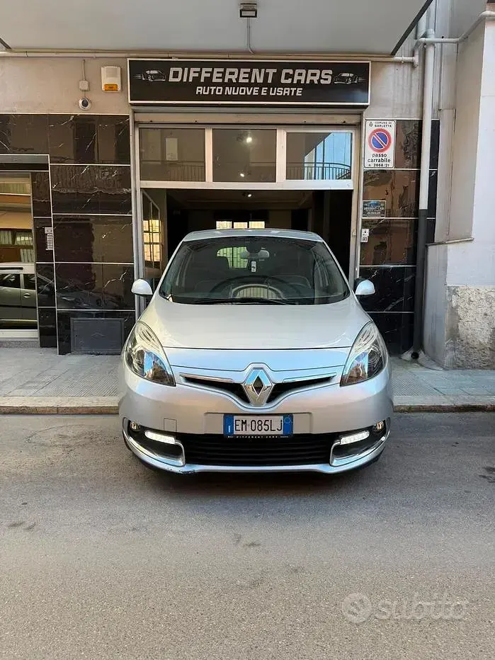 Usata Renault Scénic III XMOD 110 CV (80 kW) 2012 Grigio Monovolume