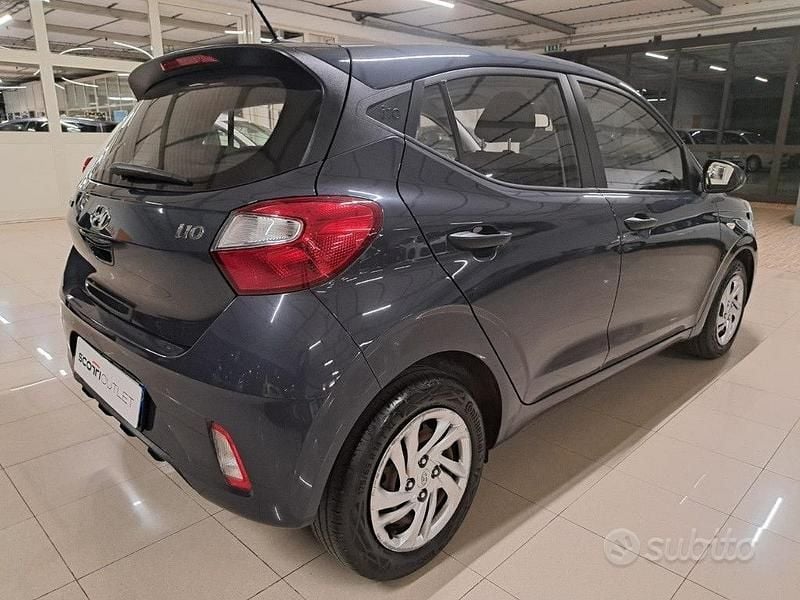 Usata Hyundai i10 Advanced 67 CV (49 kW) 2021 Gray Utilitaria