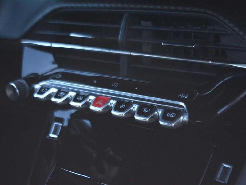 Usata Peugeot 2008 Allure 101 CV (74 kW) 2025 Bianco SUV