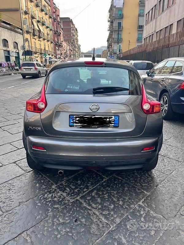 Usata Nissan Juke Visia 117 CV (86 kW) 2011 Grigio SUV