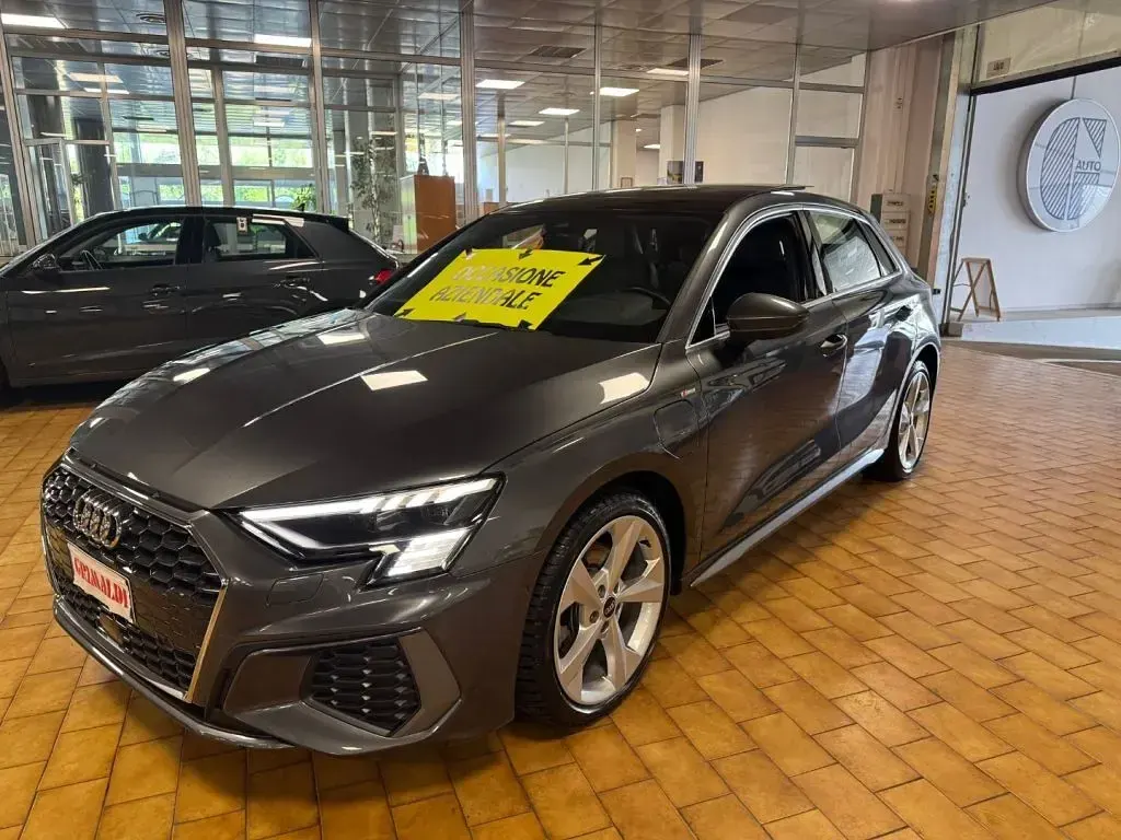 Usata Audi A3 e-tron S-Line 150 CV (110 kW) 2021 Grigio daytona / perlato Utilitaria