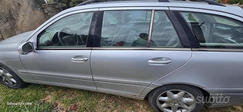 Usata Mercedes C220 143 CV (105 kW) 2002 Grigio Station wagon