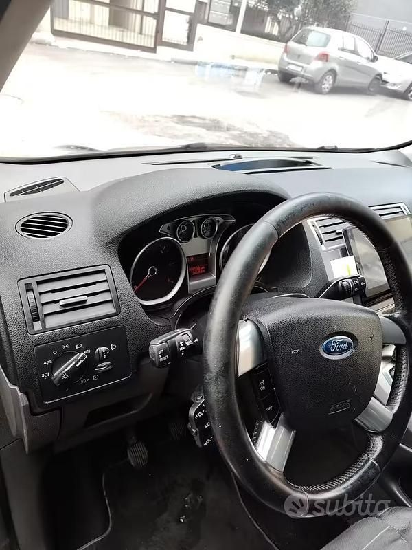 Usado Ford Kuga 136 CV (100 kW) 2008 Negro SUV