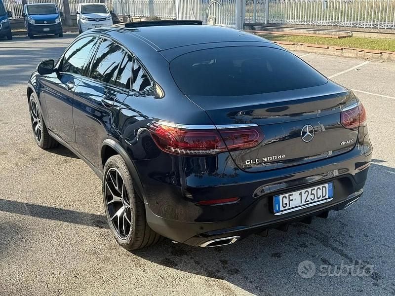 Usata Mercedes GLC300e Premium Plus 194 CV (142 kW) 2021 Blu/azzurro Coupé