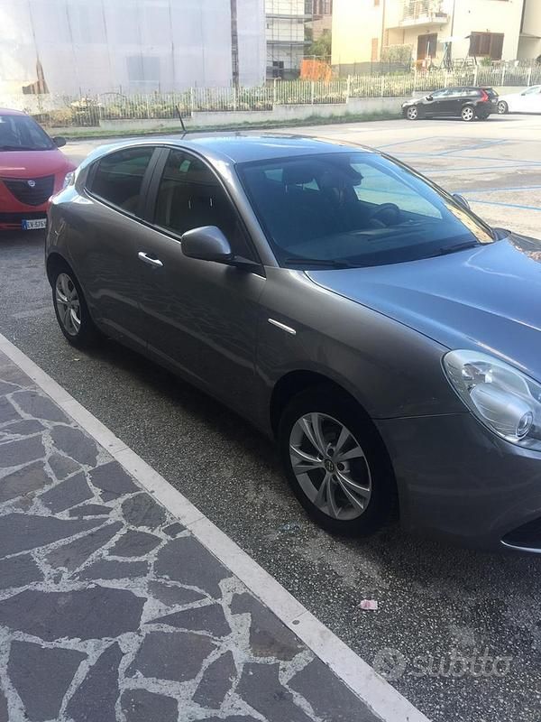 Usata Alfa Romeo Giulietta Progression 105 CV (77 kW) 2013 Utilitaria