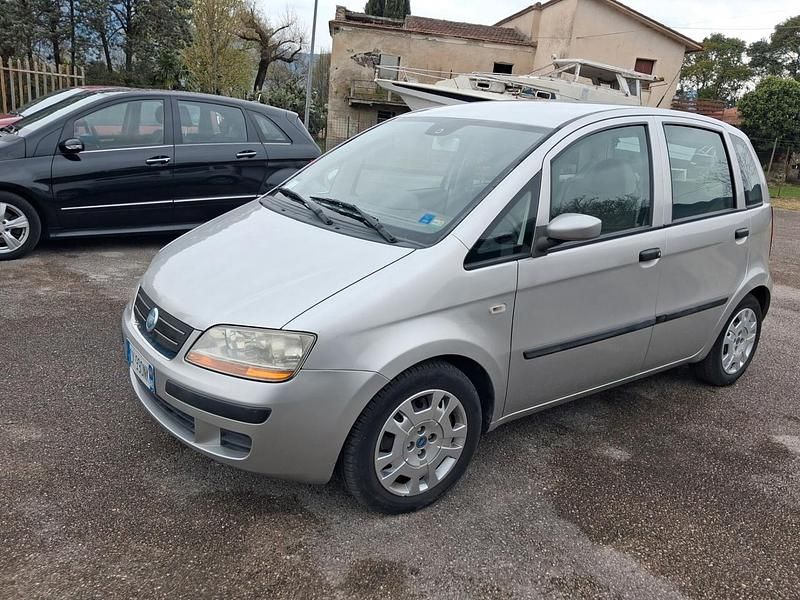Usata Fiat Idea Dynamic 95 CV (69 kW) 2004 Argento Monovolume