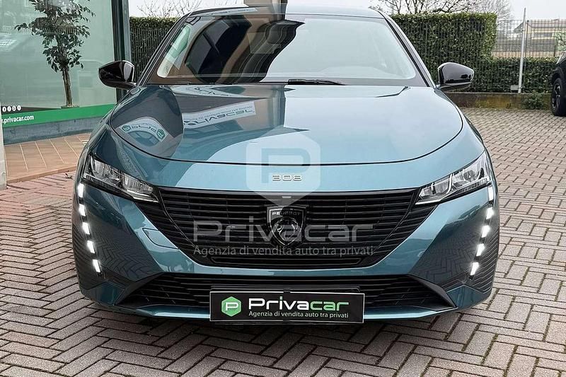 Usado Peugeot 308 Active 131 CV (96 kW) 2023 Verde Familiar
