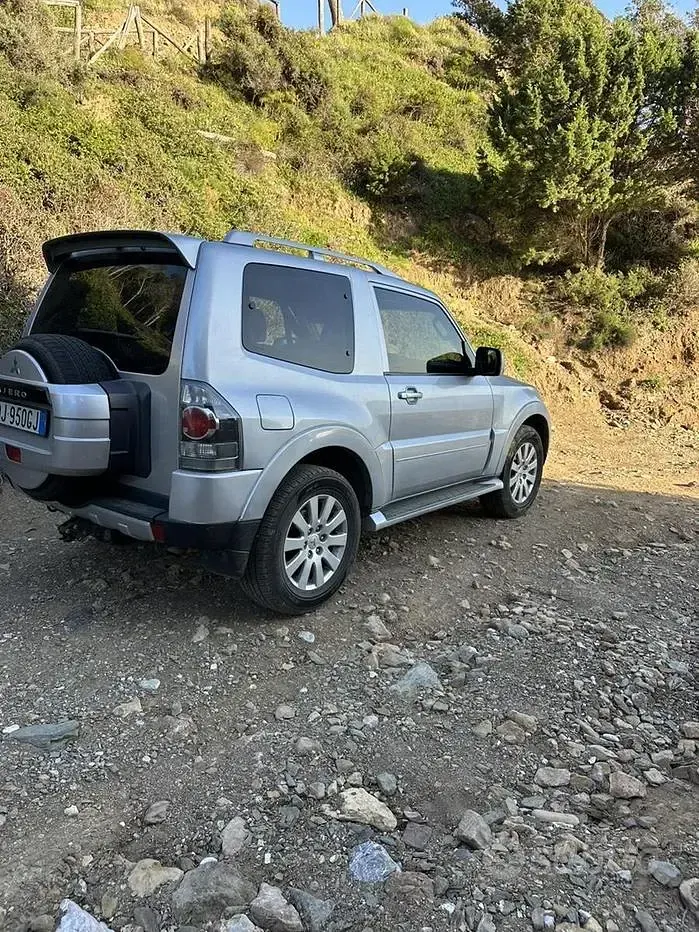 Usata Mitsubishi Pajero Instyle 170 CV (125 kW) 2007 Grigio SUV