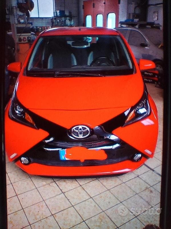 Usata Toyota Aygo 69 CV (50 kW) 2015 Rosso Utilitaria