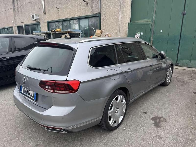 Usata VW Passat Executive 150 CV (110 kW) 2020 Argento Station wagon