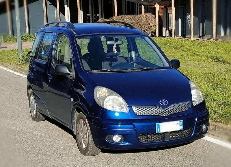 Usata 2003 Toyota Yaris Verso Luna Monovolume | 2600 € - Immagine 1/4