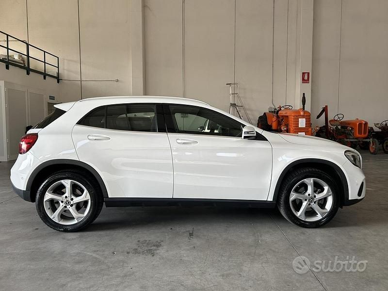 Usata Mercedes GLA200 136 CV (100 kW) 2018 Bianco SUV
