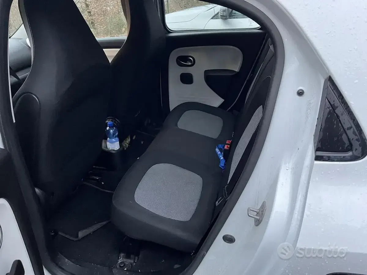 Usata Renault Twingo Zen 30 kW (42 CV) 2021 Bianco Utilitaria