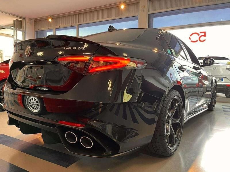 Nuova Alfa Romeo Giulia Quadrifoglio 520 CV (382 kW) 2025 Nero etna Berlina