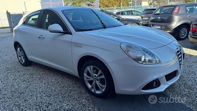 Usata Alfa Romeo Giulietta Distinctive 105 CV (77 kW) 2011 Bianco Utilitaria