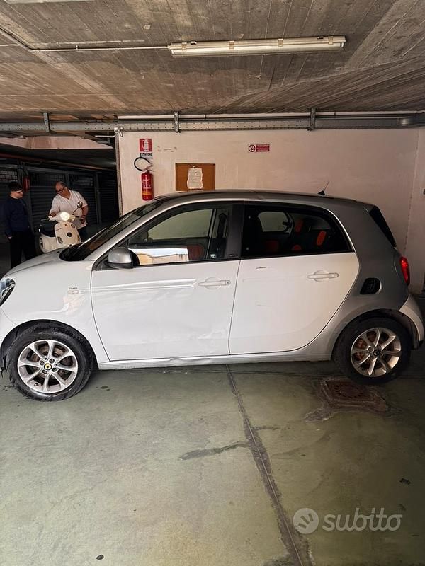 Usata Smart ForFour 97 CV (71 kW) 2015 Bianco Utilitaria