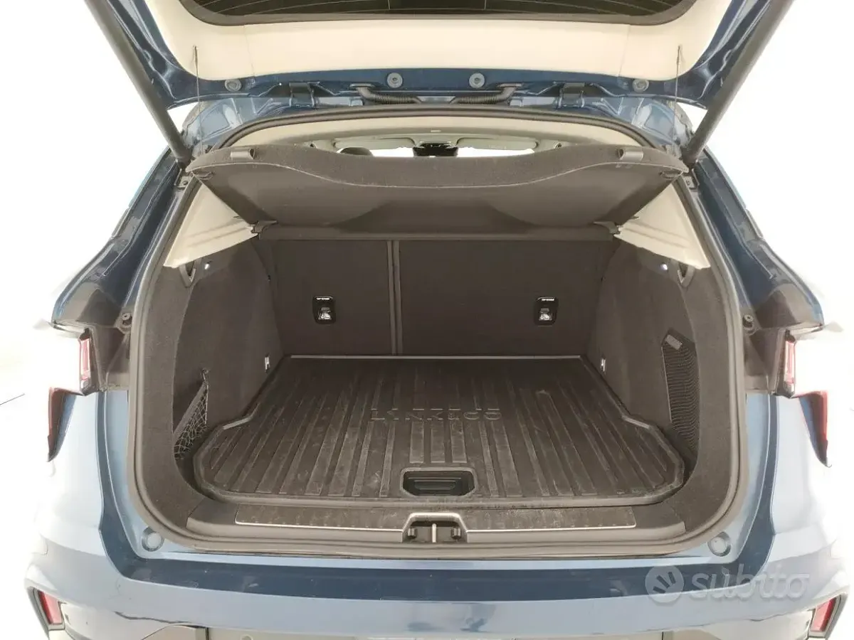 Usata Lynk & Co 01 179 CV (131 kW) 2023 Blu con tetto nero SUV
