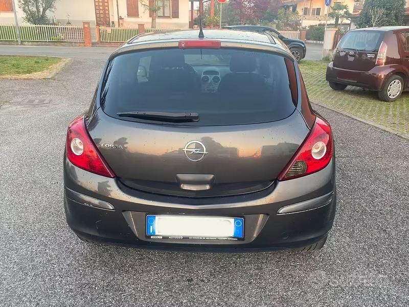 Usata Opel Corsa 85 CV (62 kW) 2011 Grigio Utilitaria